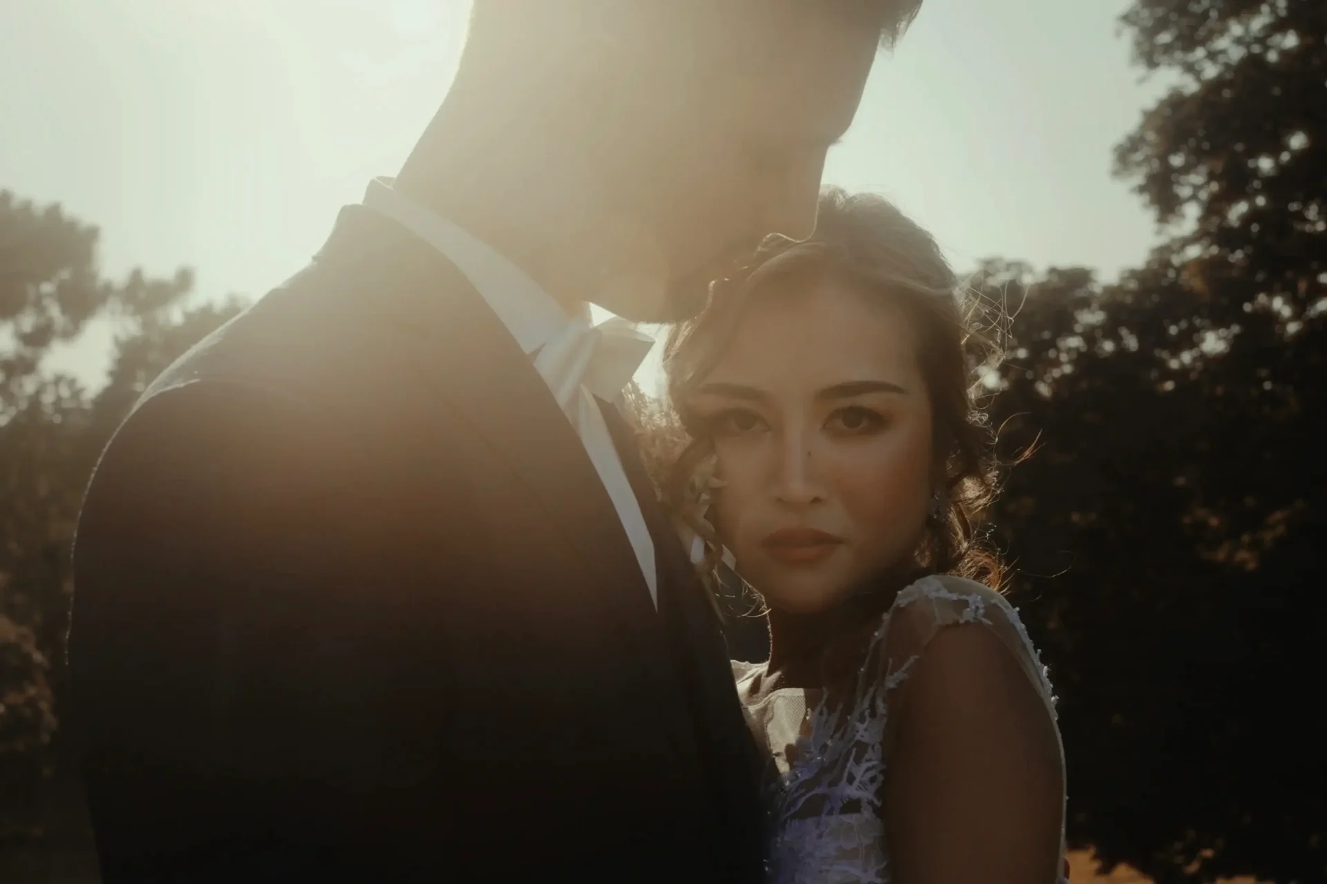 Close-up portrait of a bride and groom in warm sunset light